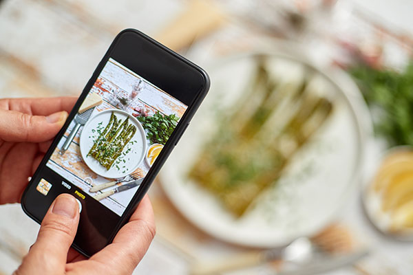 woman-taking-picture-of-fresh-prepared-food-for-social-media