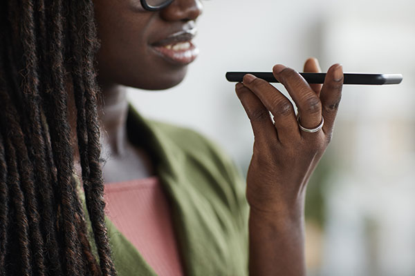 woman-speaking-by-smartphone-using-voice-search